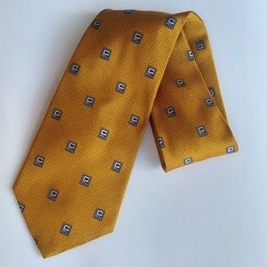 A Beautiful Gold Chaps Ralph Lauren Tie Size OS